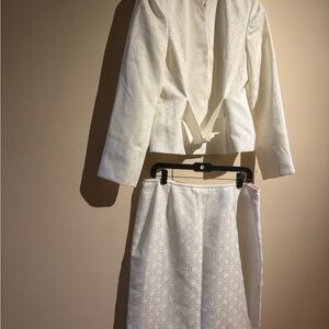 NWT Isabella Women’s White geometric jacquard pattern 2 Piece Skirt Suit